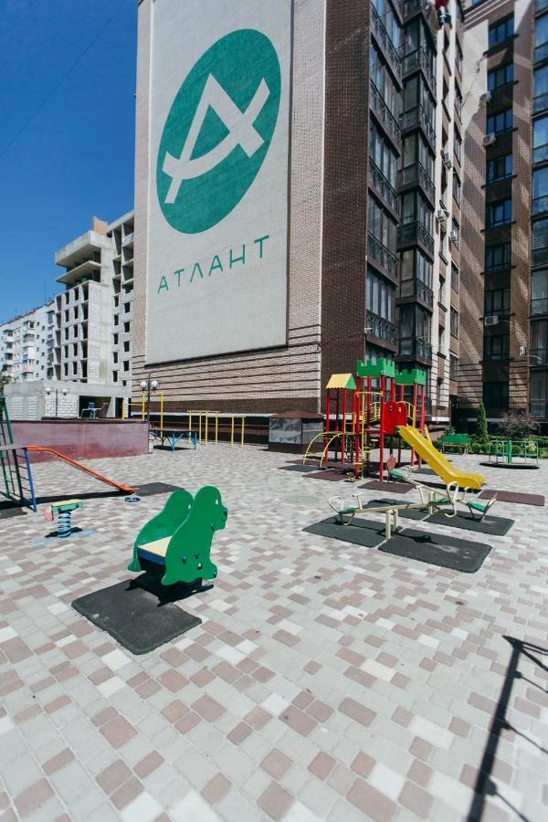 Atlant Luxury: Spacious Family On Golovna Apartment