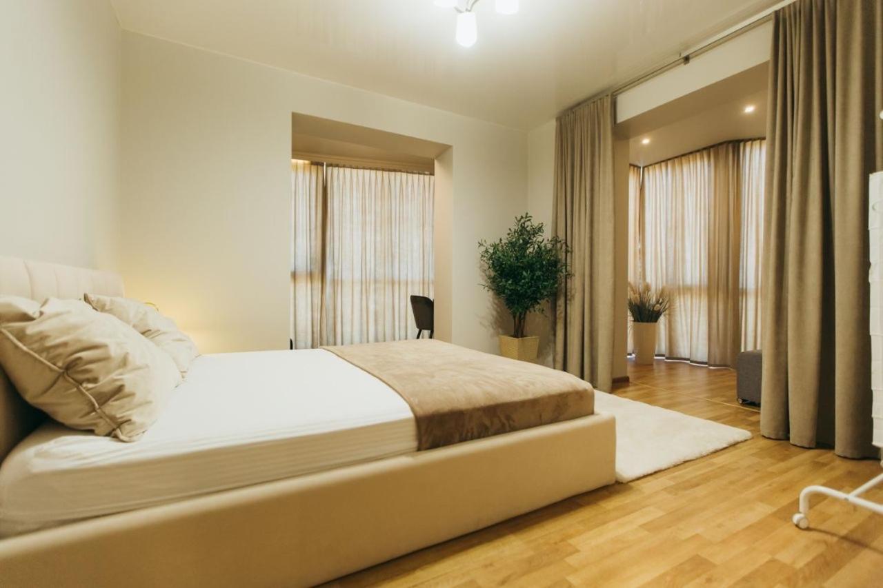 Atlant Luxury: Spacious Family On Golovna Apartment *