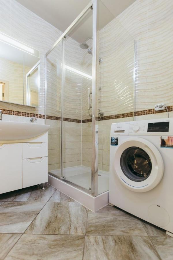 Atlant Luxury: Spacious Family On Golovna Apartment