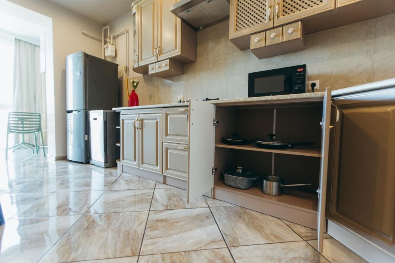 Atlant Luxury: Spacious Family On Golovna *