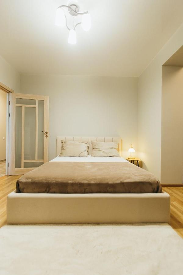 Atlant Luxury: Spacious Family On Golovna Apartment Chernivtsi