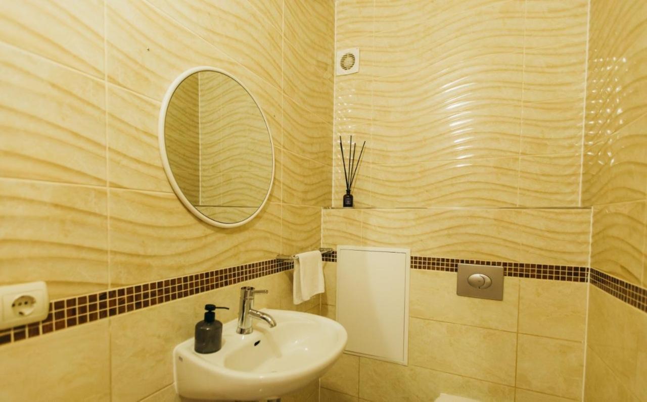 Atlant Luxury: Spacious Family On Golovna Chernivtsi