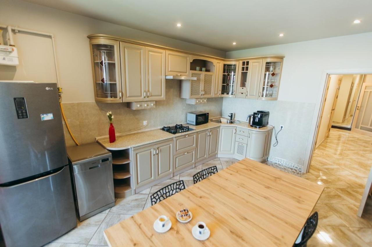 Apartment Atlant Luxury: Spacious Family On Golovna